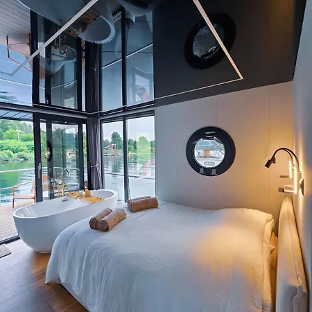 Botel « houseboat » Luxe • • Rooftop • Rhone *