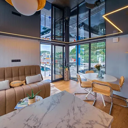 Botel « houseboat » Luxe • • Rooftop • Rhone *
