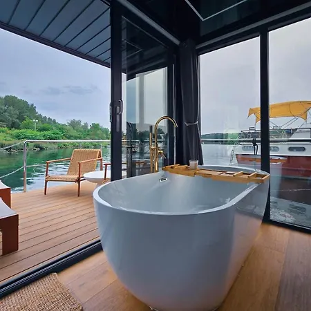 « houseboat » Luxe • • Rooftop • Rhone