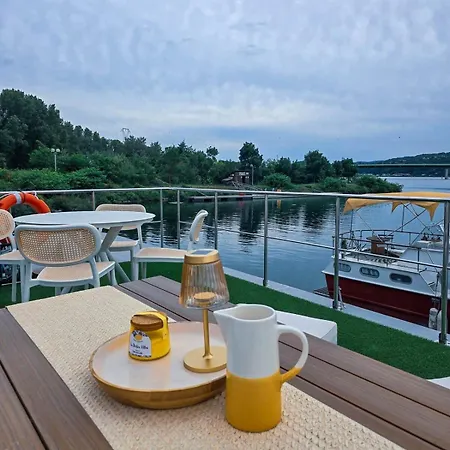 Båthotell « houseboat » Luxe • • Rooftop • Rhone